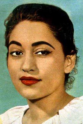 هنرمند اشرف السادات مرتضایی معروف به مرضیه (بیوگرافی)